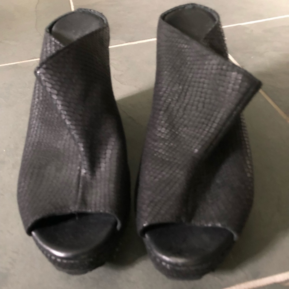 Cordani black wedge 8